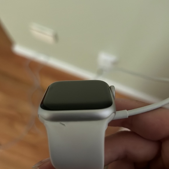 Apple Watch with two chargers included - Picture 2 of 6